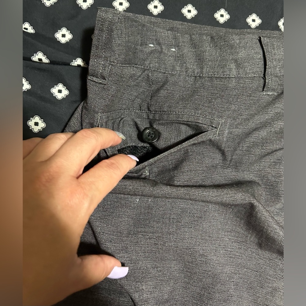 Used Men’s CSG (Champs Sports Gear) dark charcoal grey/ black shorts - size 38 - Picture 8 of 16